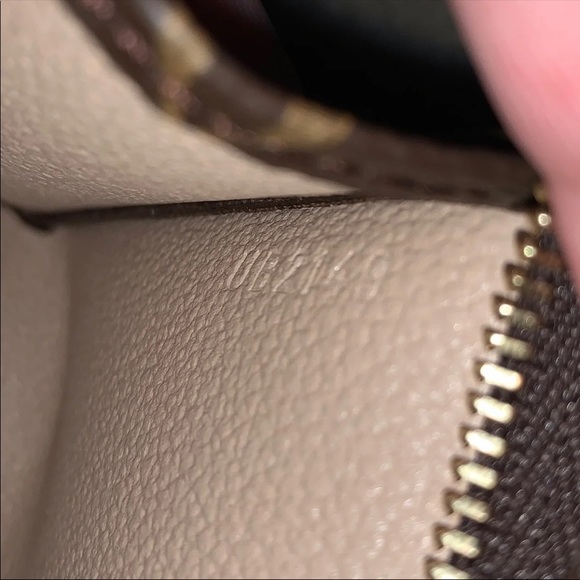 ❌SOLD❌Louis Vuitton Toiletry 15 - Picture 4 of 6